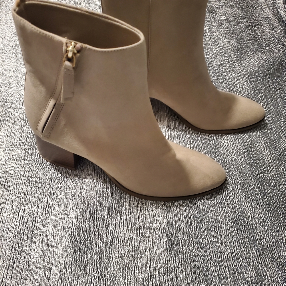 Tan Boots - Picture 4 of 6